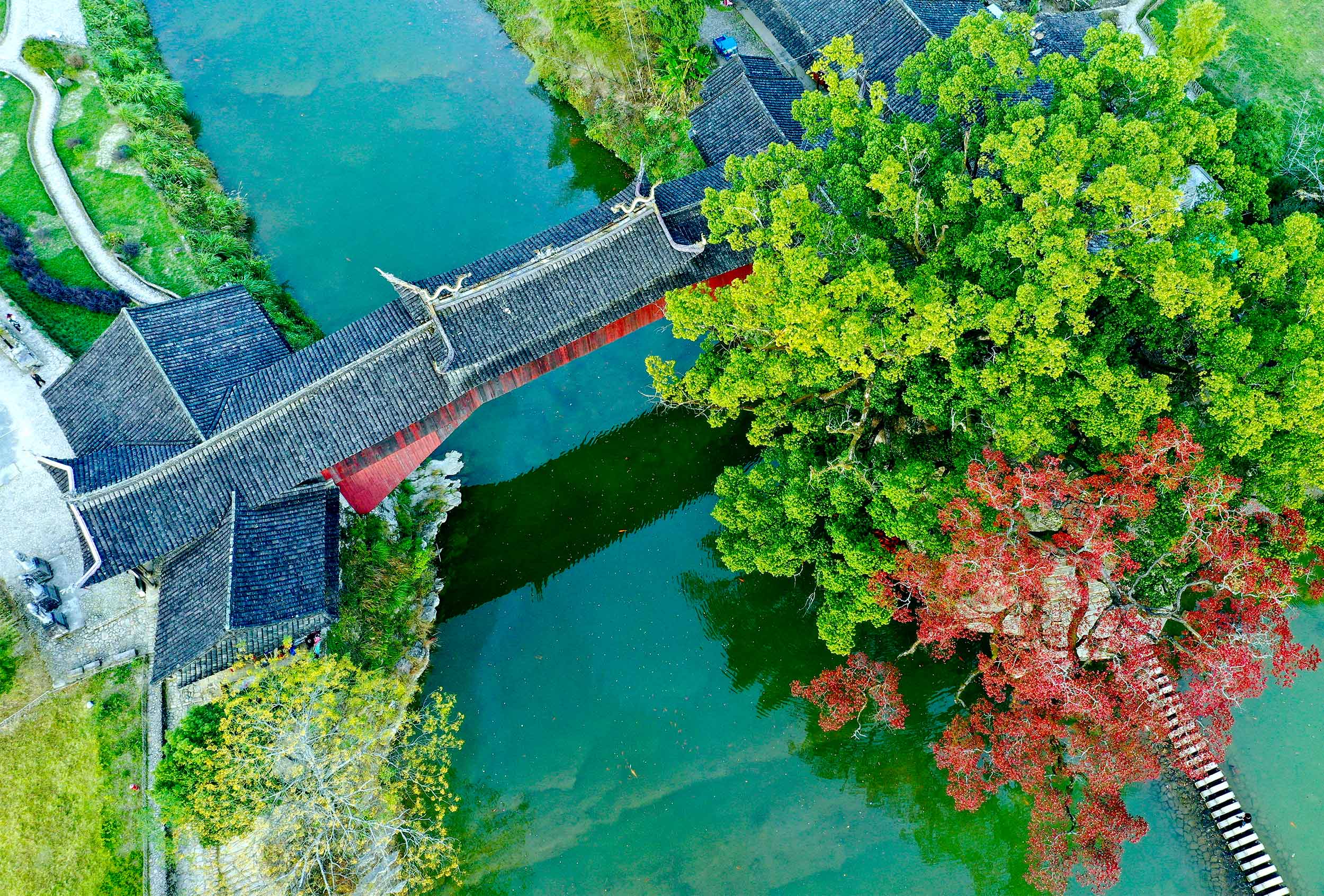 廊桥红-包日宇摄 廊桥红-包日宇摄